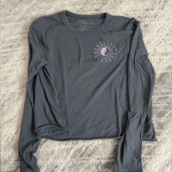 Size medium crop too long sleeve ying Yang - Picture 2 of 2